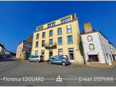 Maison - 374 m² - 16 pièces