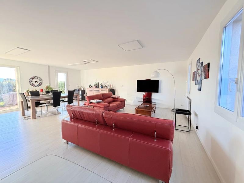 Maison - 140 m² - 5 pièces