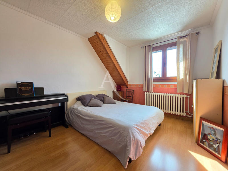 Maison - 225 m² - 8 pièces