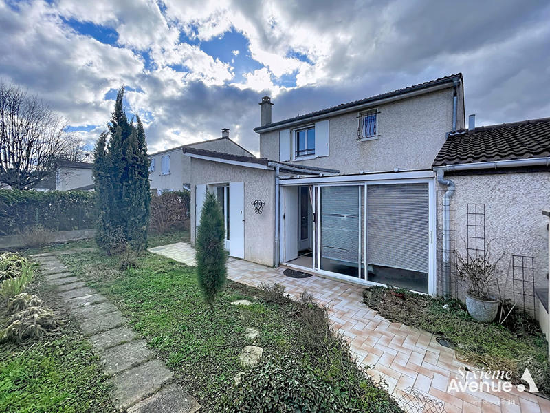 Maison - 99 m² - 5 pièces