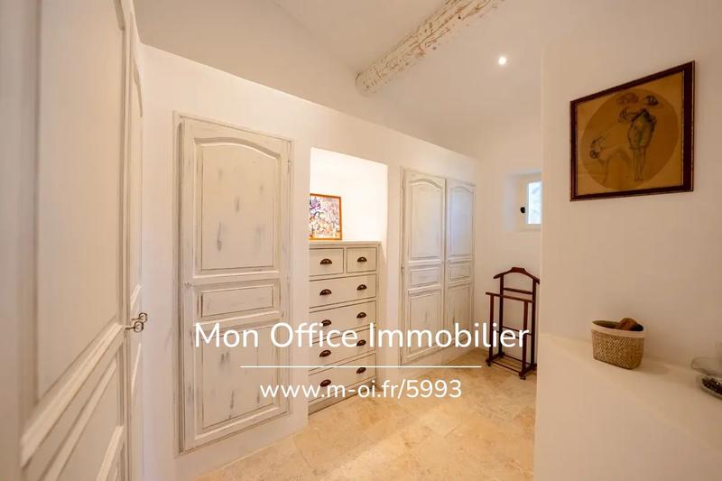 Propriété - 250 m² - 9 pièces