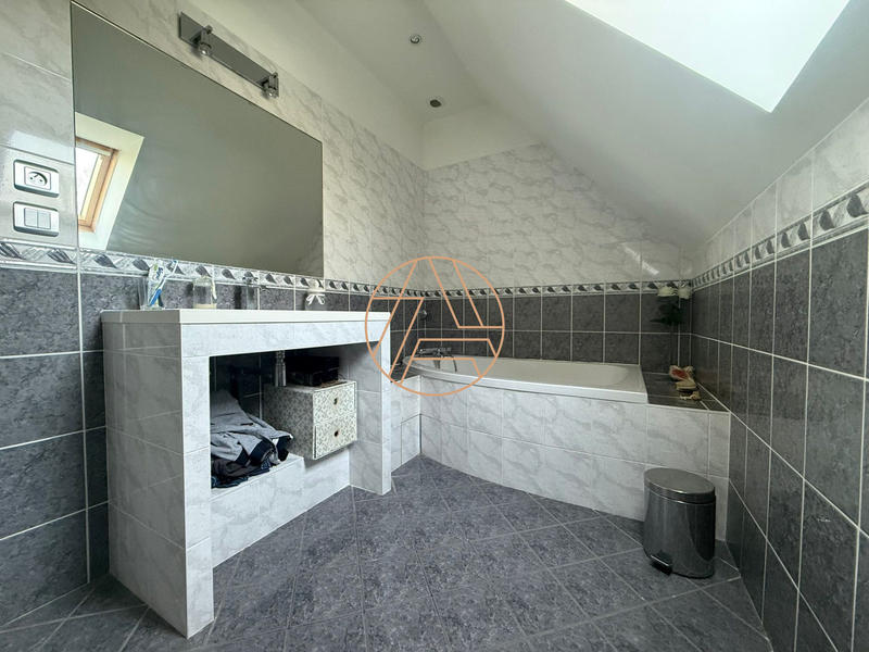 Maison - 147 m² - 7 pièces