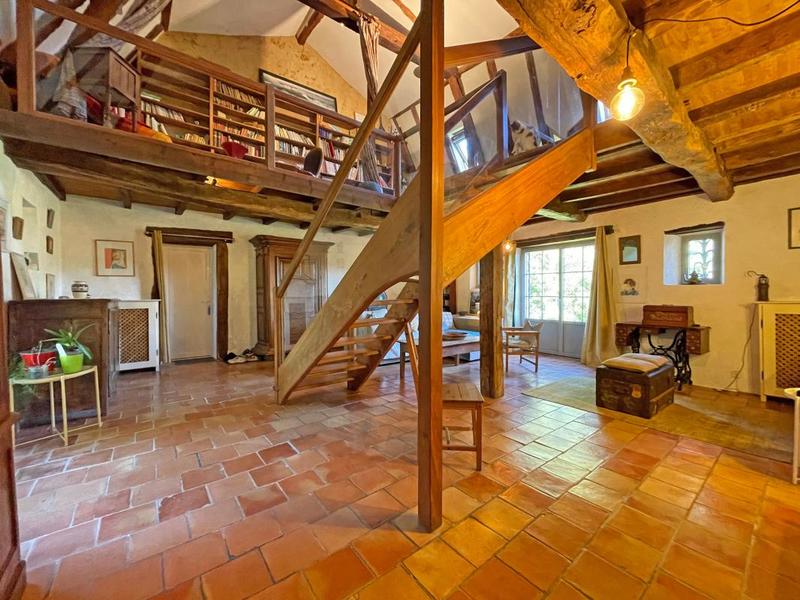 Propriété - 247 m² - 11 pièces