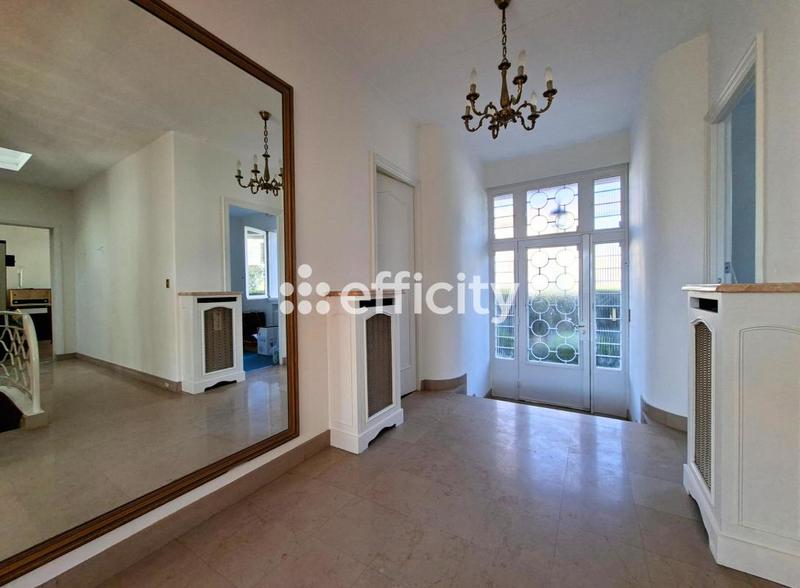 Maison - 181 m² - 7 pièces