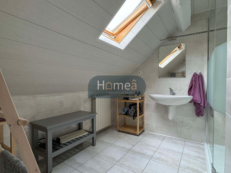 Propriété - 249 m² - 7 pièces