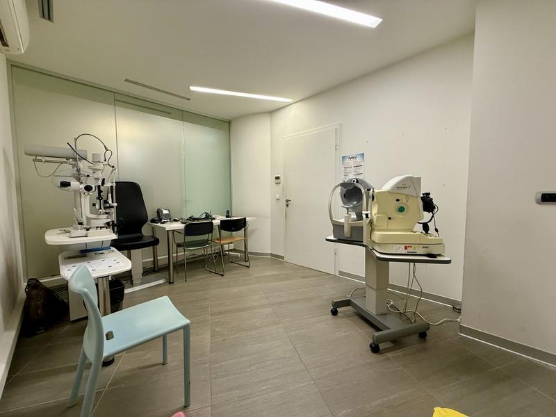 Local d'activités - 302 m² - 11 pièces