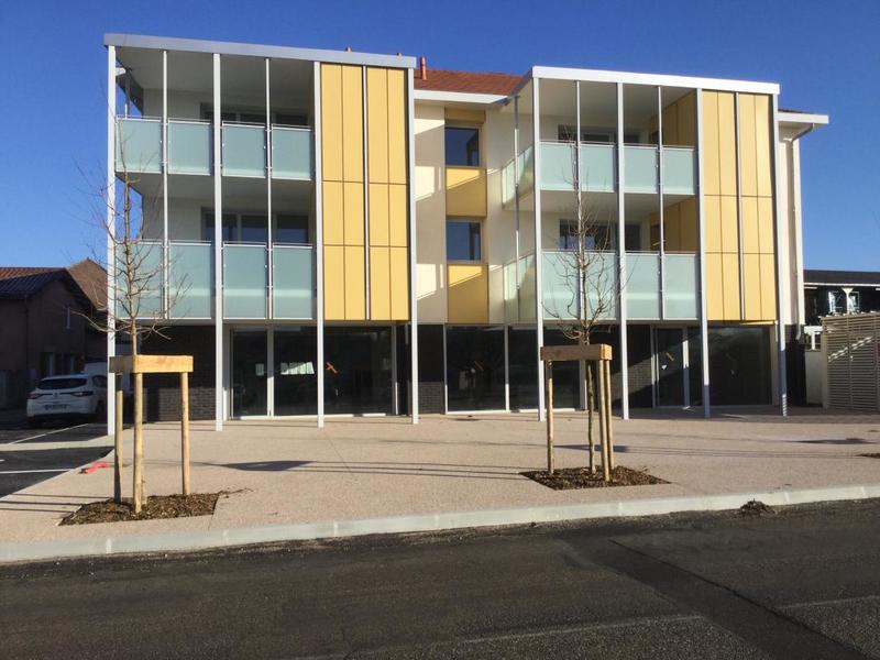 Local d'activité / Entrepôt - 233 m² - 10 pièces