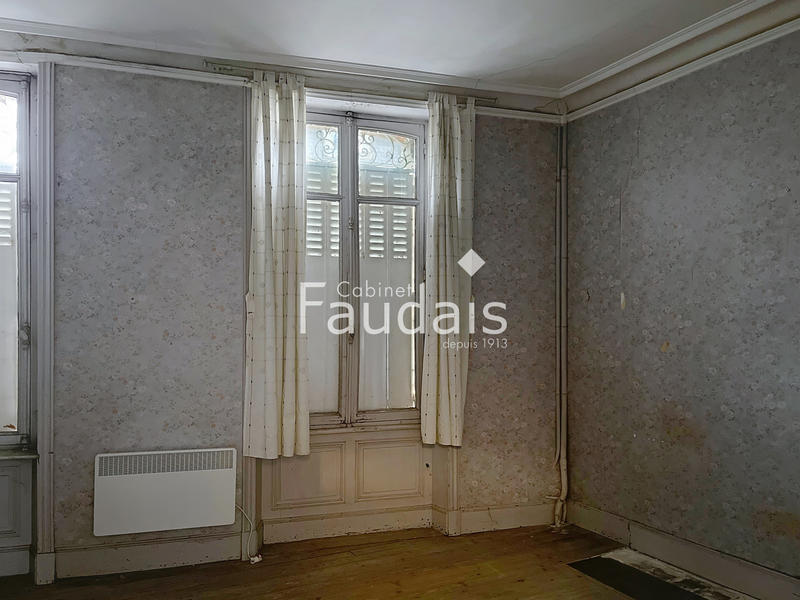 Maison - 243 m² - 8 pièces