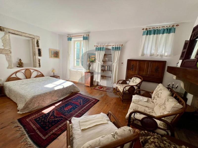 Propriété - 367 m² - 11 pièces