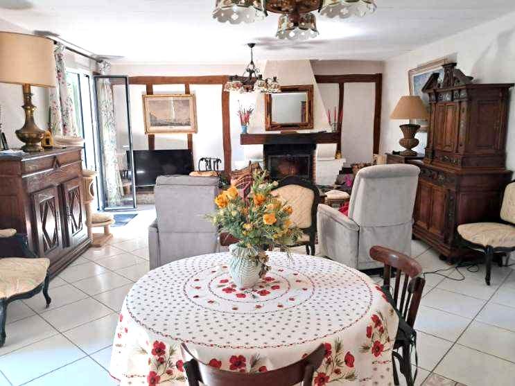 Propriété - 244 m² - 7 pièces