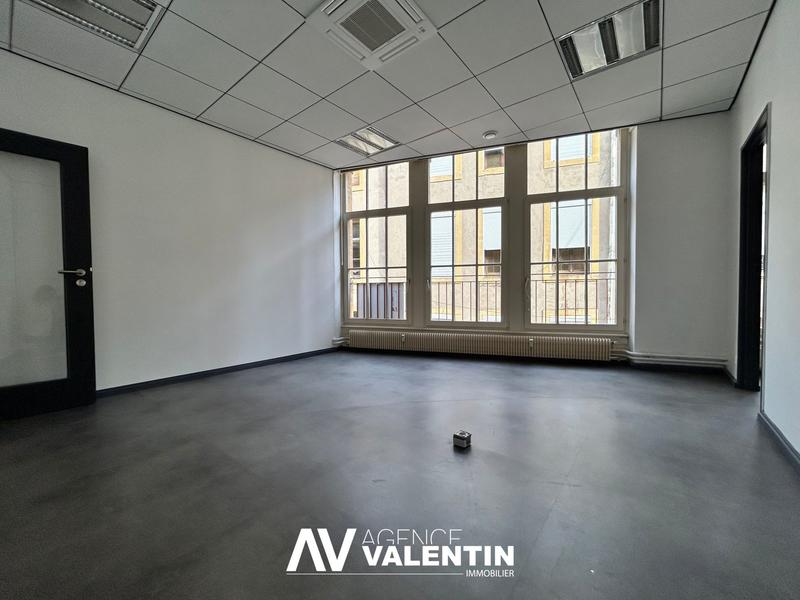 Local d'activités - 104 m²