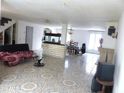 Maison traditionnelle - 195 m² - 8 pièces