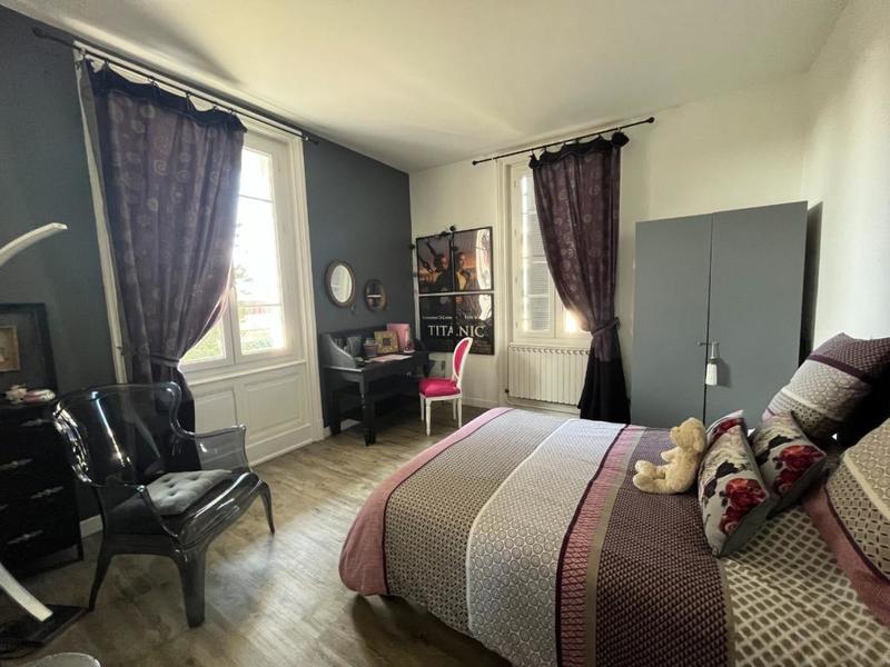 Maison - 252 m² - 9 pièces