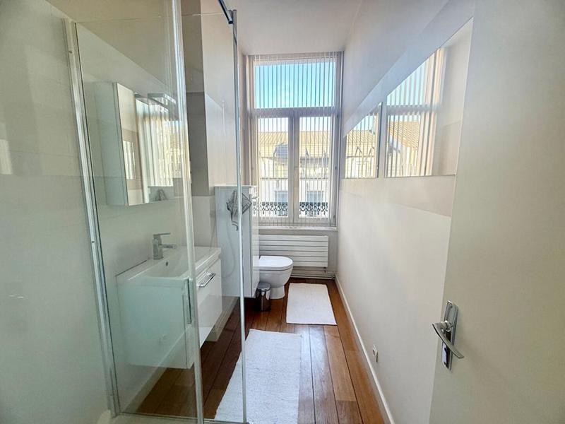 Maison - 240 m² - 8 pièces