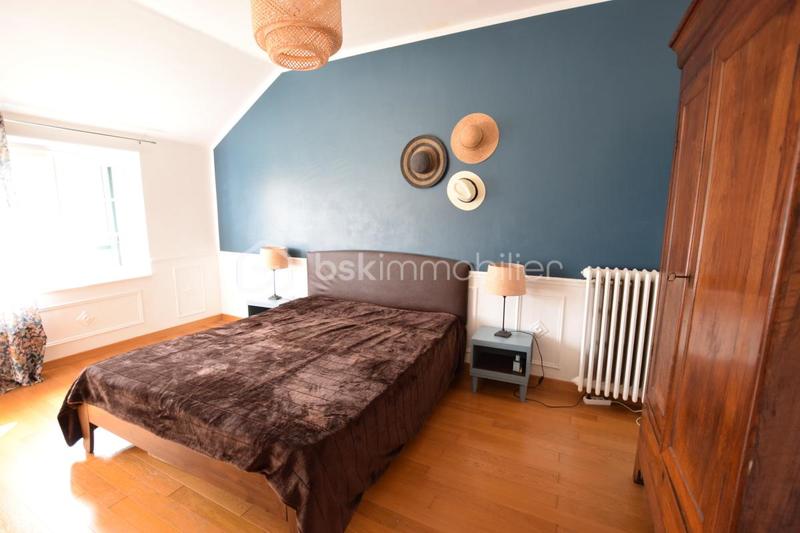 Maison - 210 m² - 7 pièces