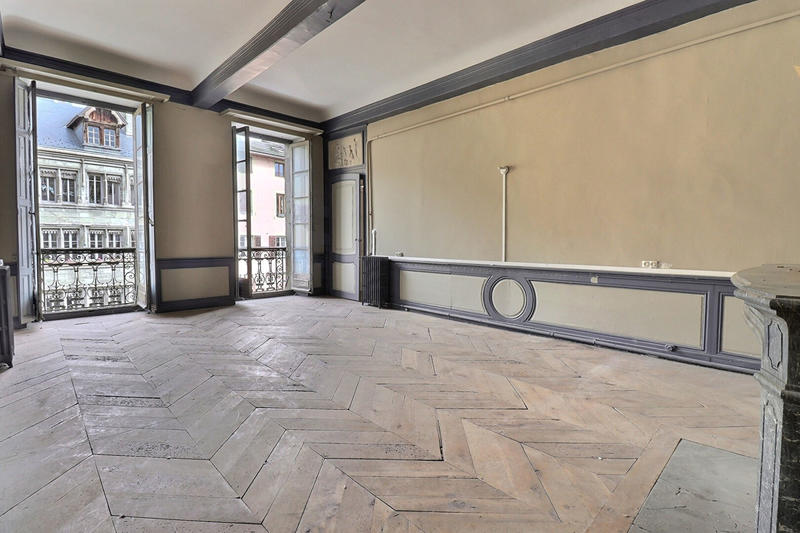 Appartement - 305 m² - 5 pièces