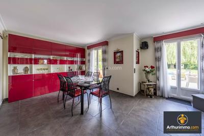 Maison - 223 m² - 7 pièces