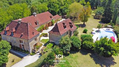 Propriété - 340 m² - 8 pièces