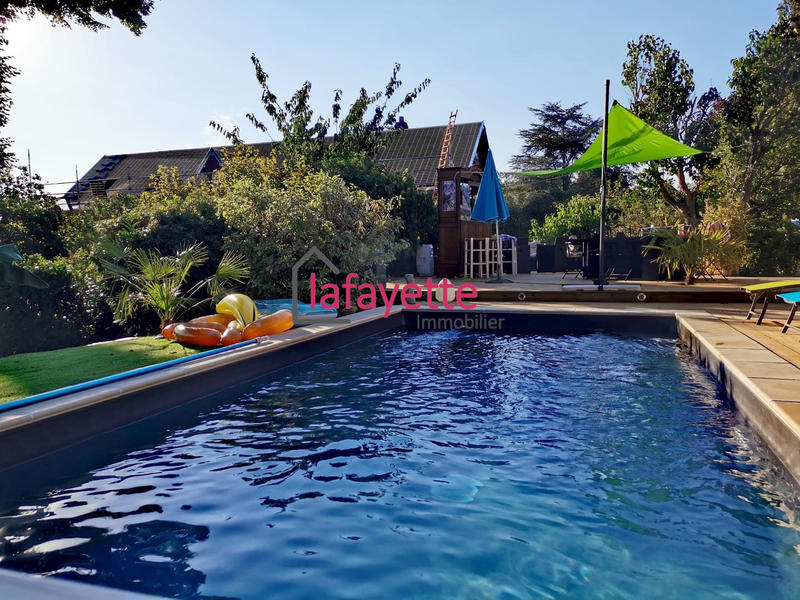 Maison - 400 m² - 16 pièces