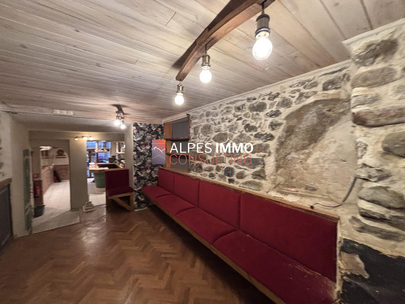 Local commercial - 135 m² - 3 pièces