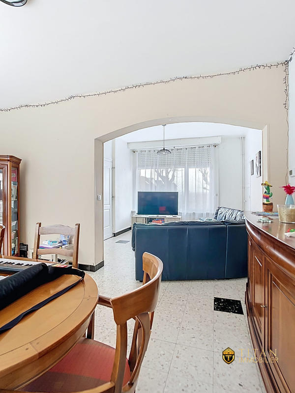 Maison traditionnelle - 202 m² - 7 pièces