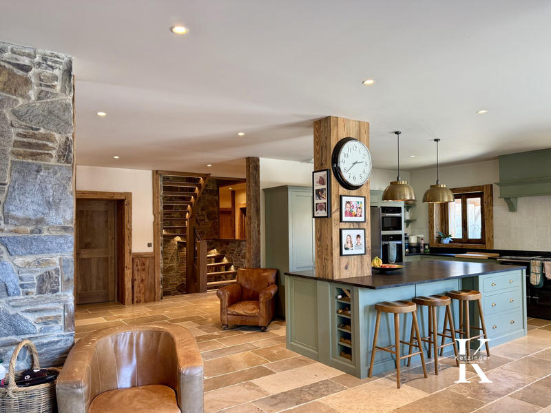 Châlet - 476 m² - 8 pièces