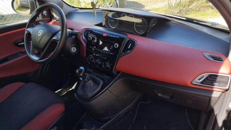 Lancia Ypsilon II 1.2 69 Black &amp; Red