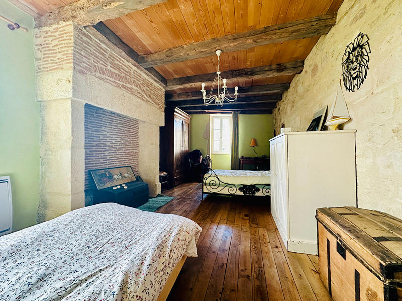 Maison - 322 m² - 9 pièces