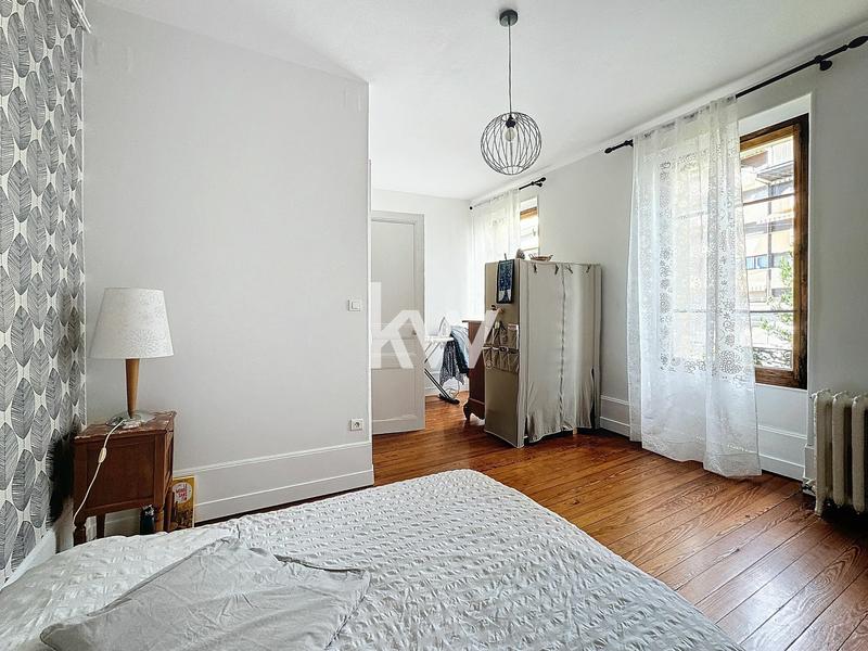 Maison - 250 m² - 10 pièces