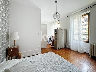 Maison - 250 m² - 10 pièces