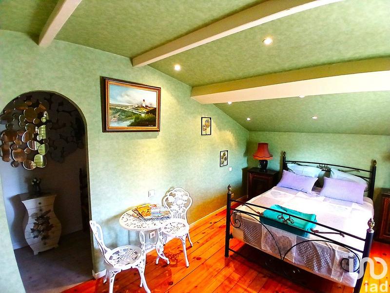 Maison - 240 m² - 6 pièces