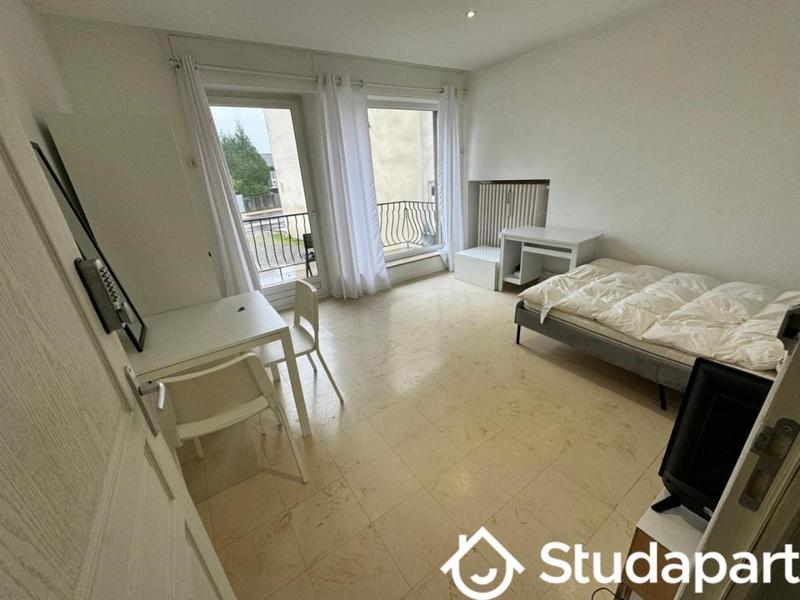 Chambre - 9 m² - 1 pièce