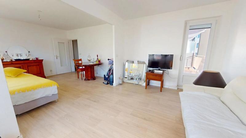 Appartement - 65 m² - 2 pièces