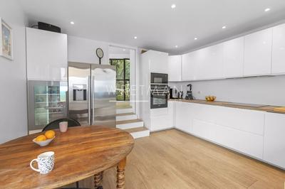 Maison - 214 m² - 7 pièces