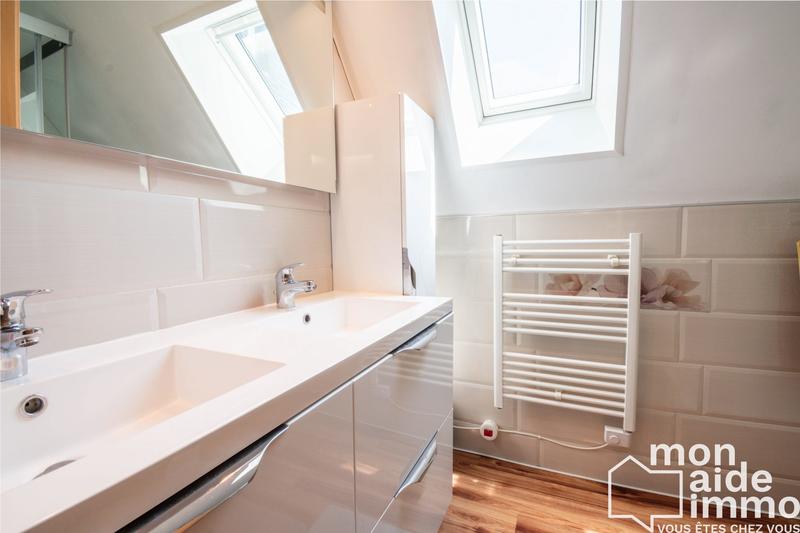 Maison - 240 m² - 10 pièces