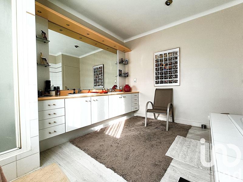 Maison - 210 m² - 6 pièces