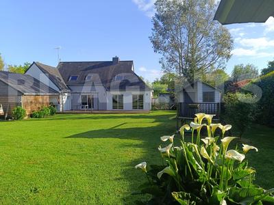 Villa - 243 m² - 9 pièces