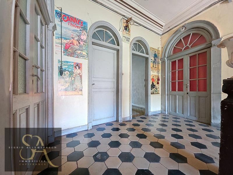 Immeuble - 1 100 m² - 15 pièces