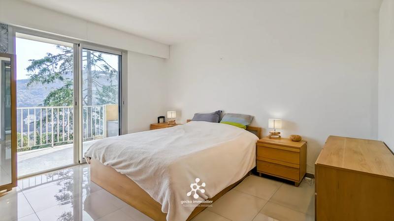 Appartement - 100 m² - 4 pièces