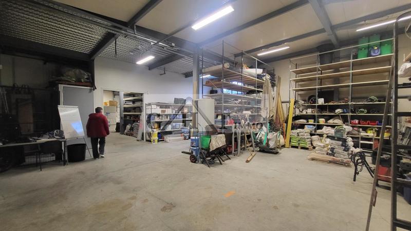 Entrepôt - 377 m²
