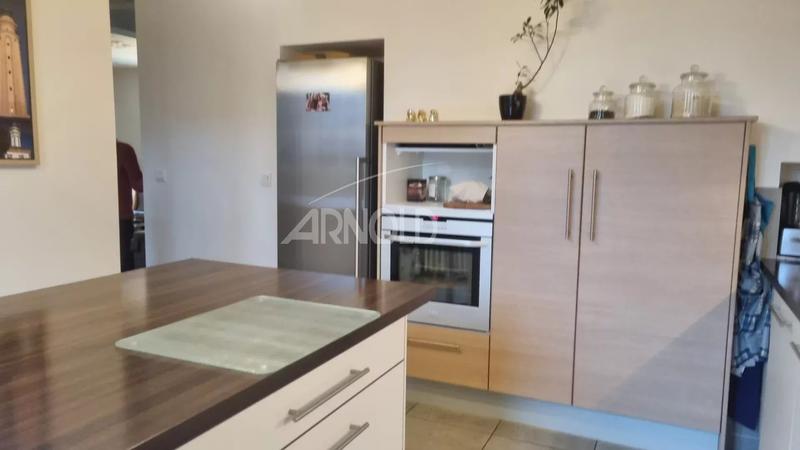 Maison - 189 m² - 9 pièces