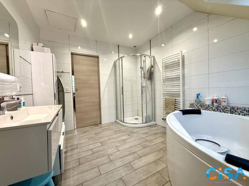 Maison - 195 m² - 7 pièces