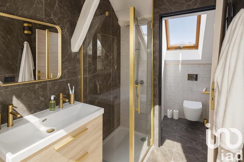 Maison - 250 m² - 8 pièces