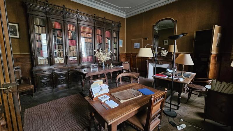 Maison - 640 m² - 12 pièces