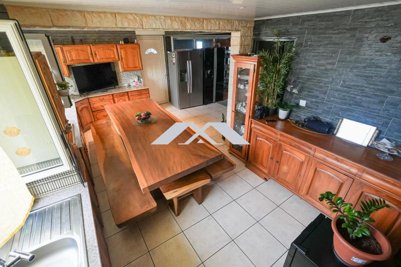 Maison - 222 m² - 5 pièces