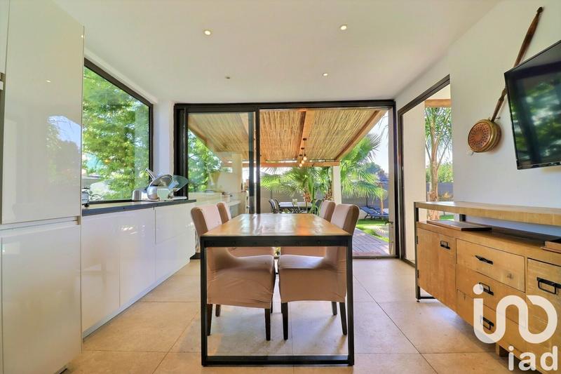 Maison - 240 m² - 5 pièces