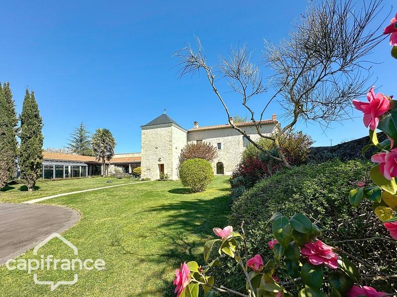 Maison - 291 m² - 12 pièces