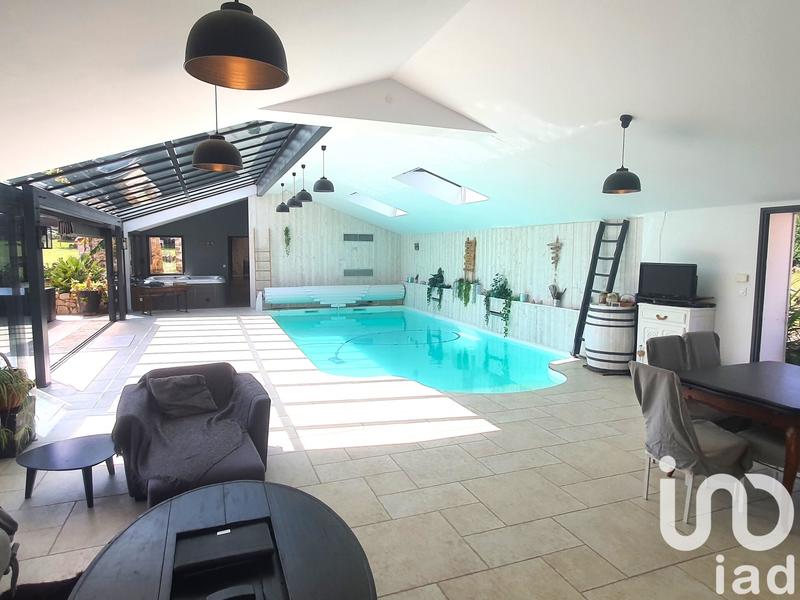 Maison - 360 m² - 8 pièces