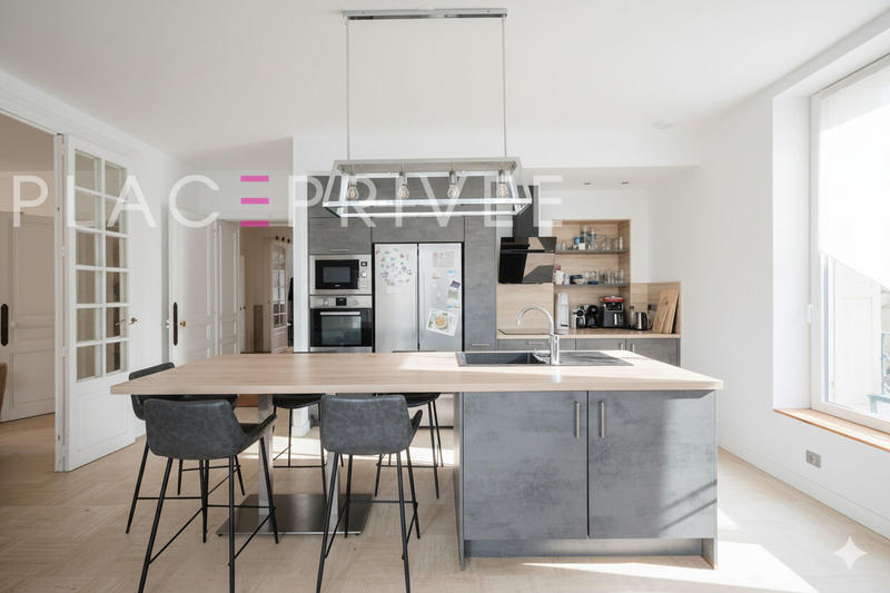 Maison - 400 m² - 12 pièces