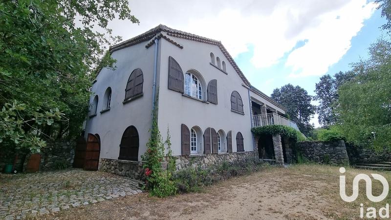 Maison - 216 m² - 11 pièces